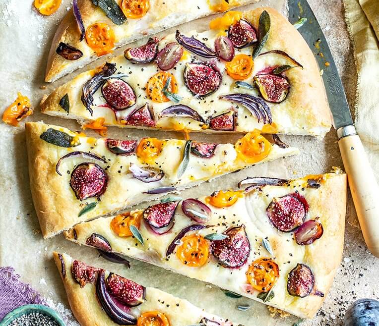 Rezept »Focaccia mit Feigen und Tomaten«
