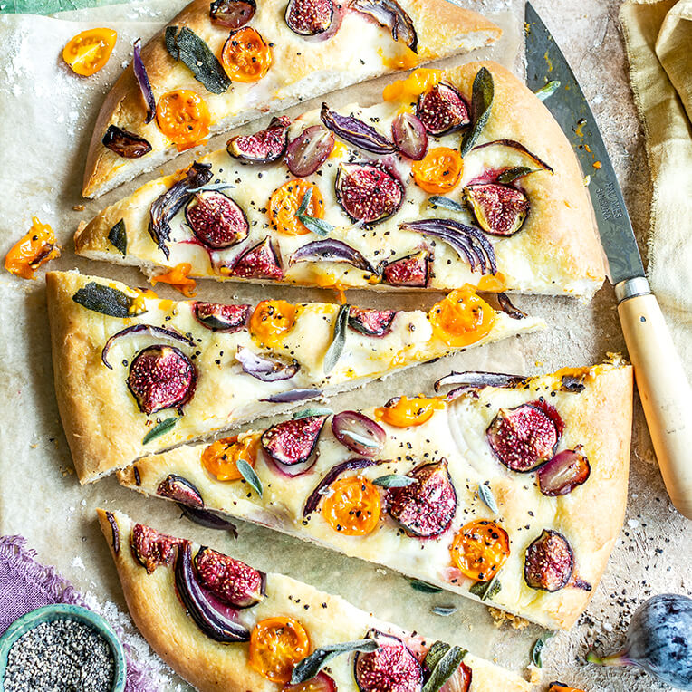 Rezept »Focaccia mit Feigen und Tomaten«