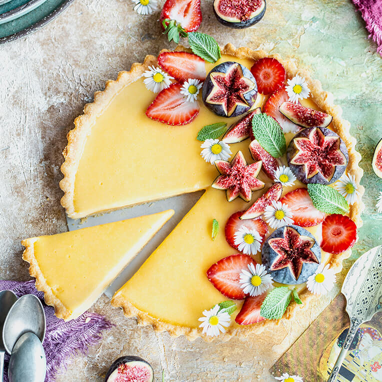 Recipe »Lemon tart with figs and strawberries«