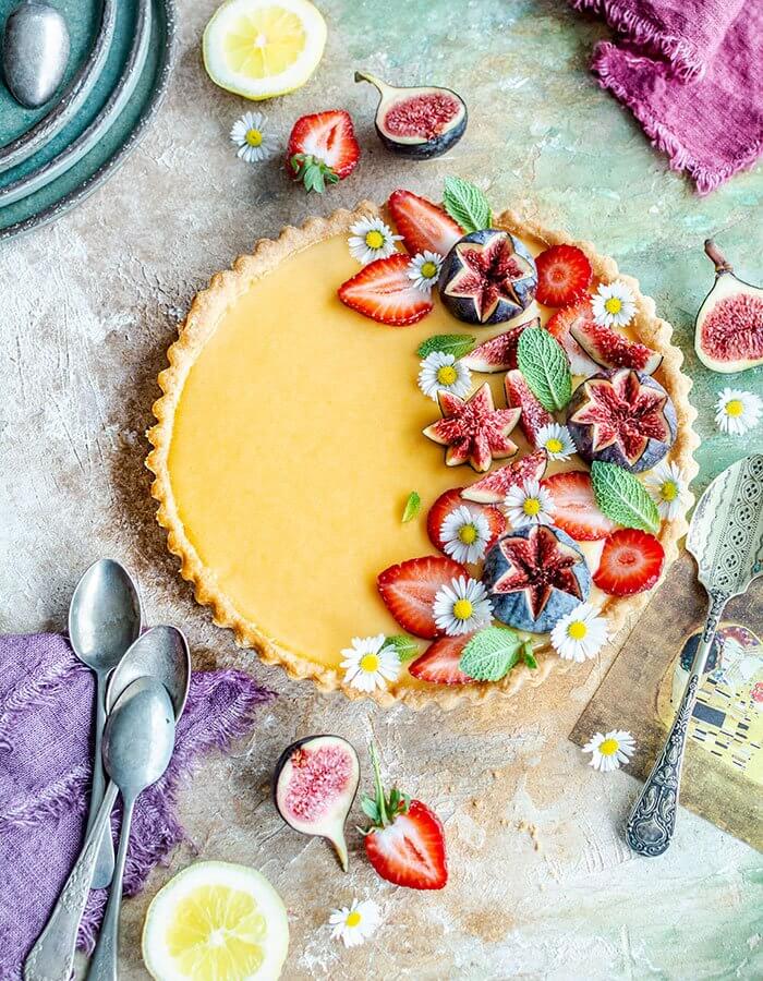 Recipe »Lemon tart with figs and strawberries«