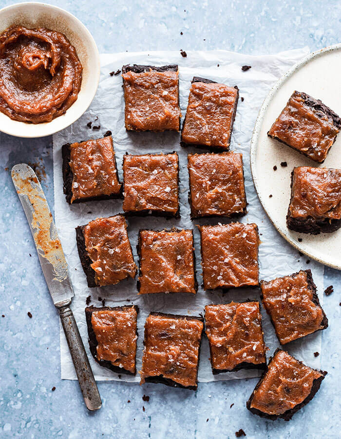 Rezept: »Brownies mit schwarzen Bohnen & Dattelkaramell«