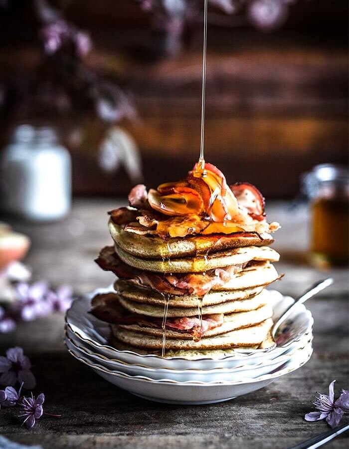 Recipe »Small apple pancakes with caramelised apples and crispy bacon«