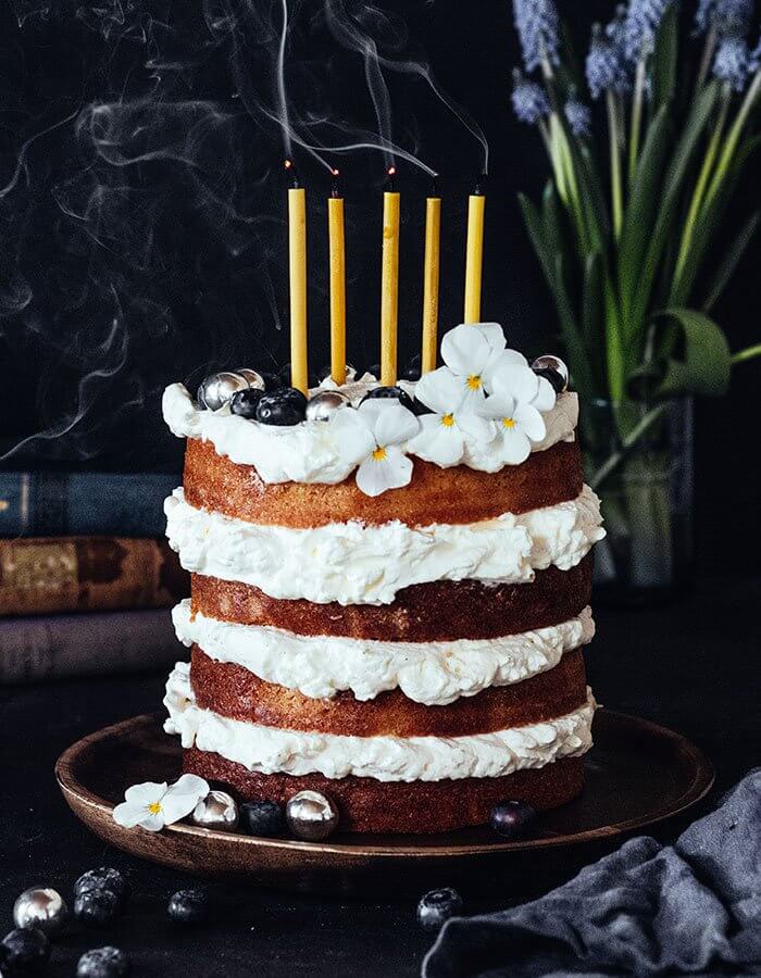 Rezept »Vanilla Layer Cake mit Holunderblüten-Mascarpone-Creme«