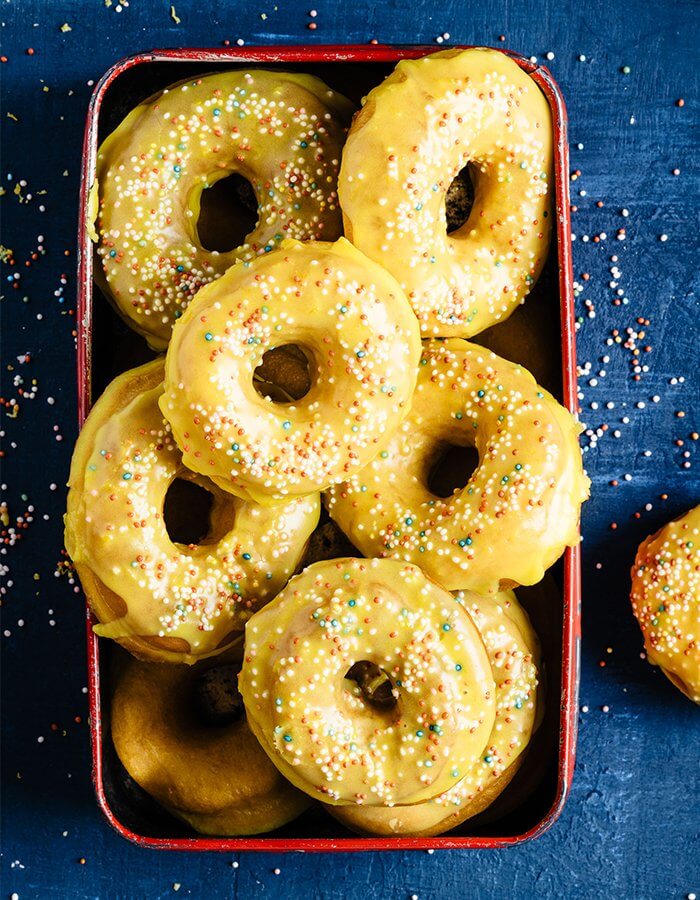 Rezept »Zitronen Safran Donuts mit Zitronenglasur«