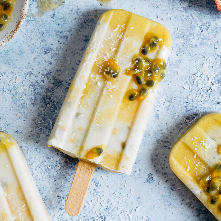 Rezept »Tropisches Eis am Stiel mit Mango, Maracuja, Kokos und Limette«