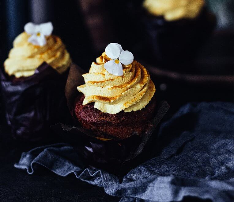 Recipe »Gluten-free chocolate cupcakes with apricot frosting«