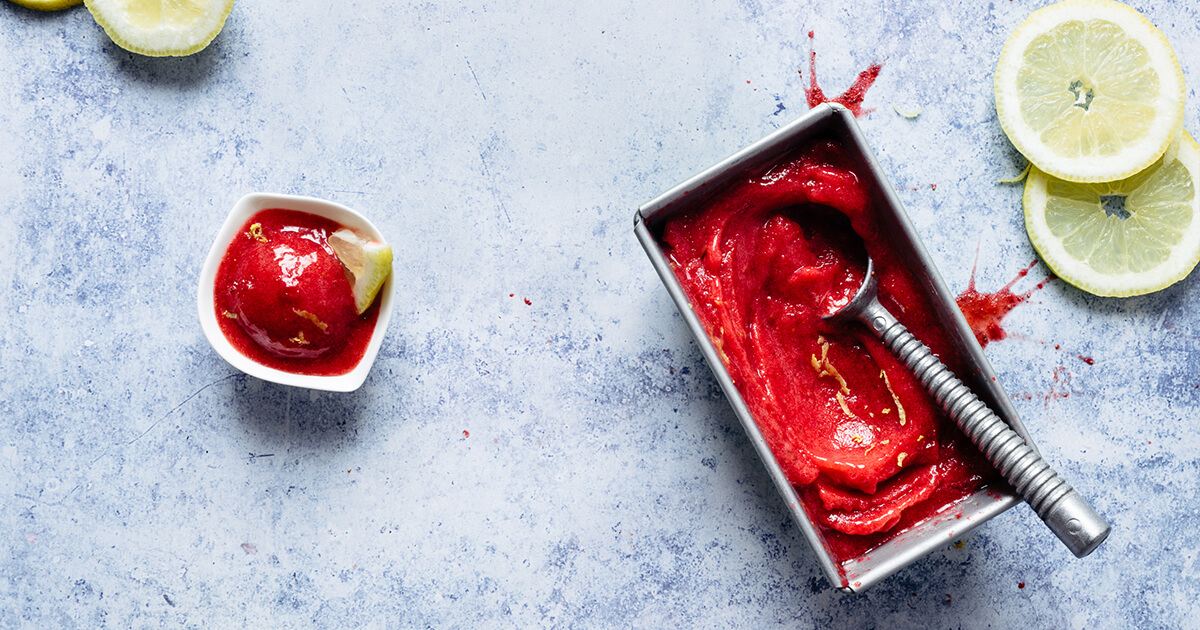 Rezept »5 Minuten Erdbeer Sorbet« (ohne Eismaschine) - sisterMAG