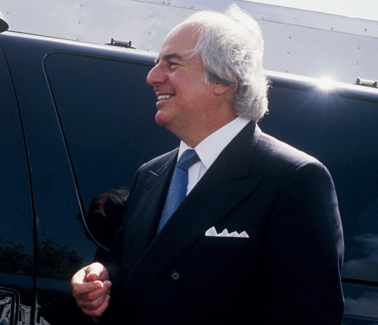 The lives of con artist and cheque fraudster Frank William Abagnale Jr.