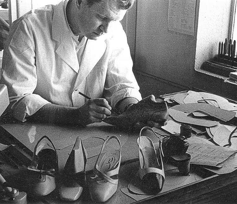 Following the (foot) steps of a traditional company