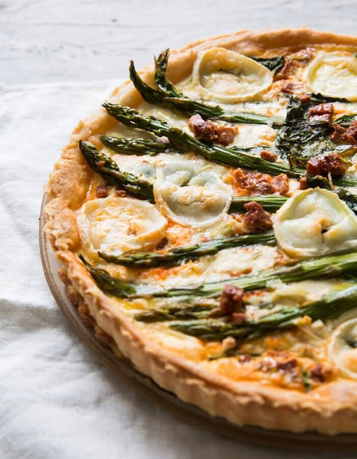 Rezept: »Tarte mit Spargel, Spinat, Chorizo & Ziegenkäse«