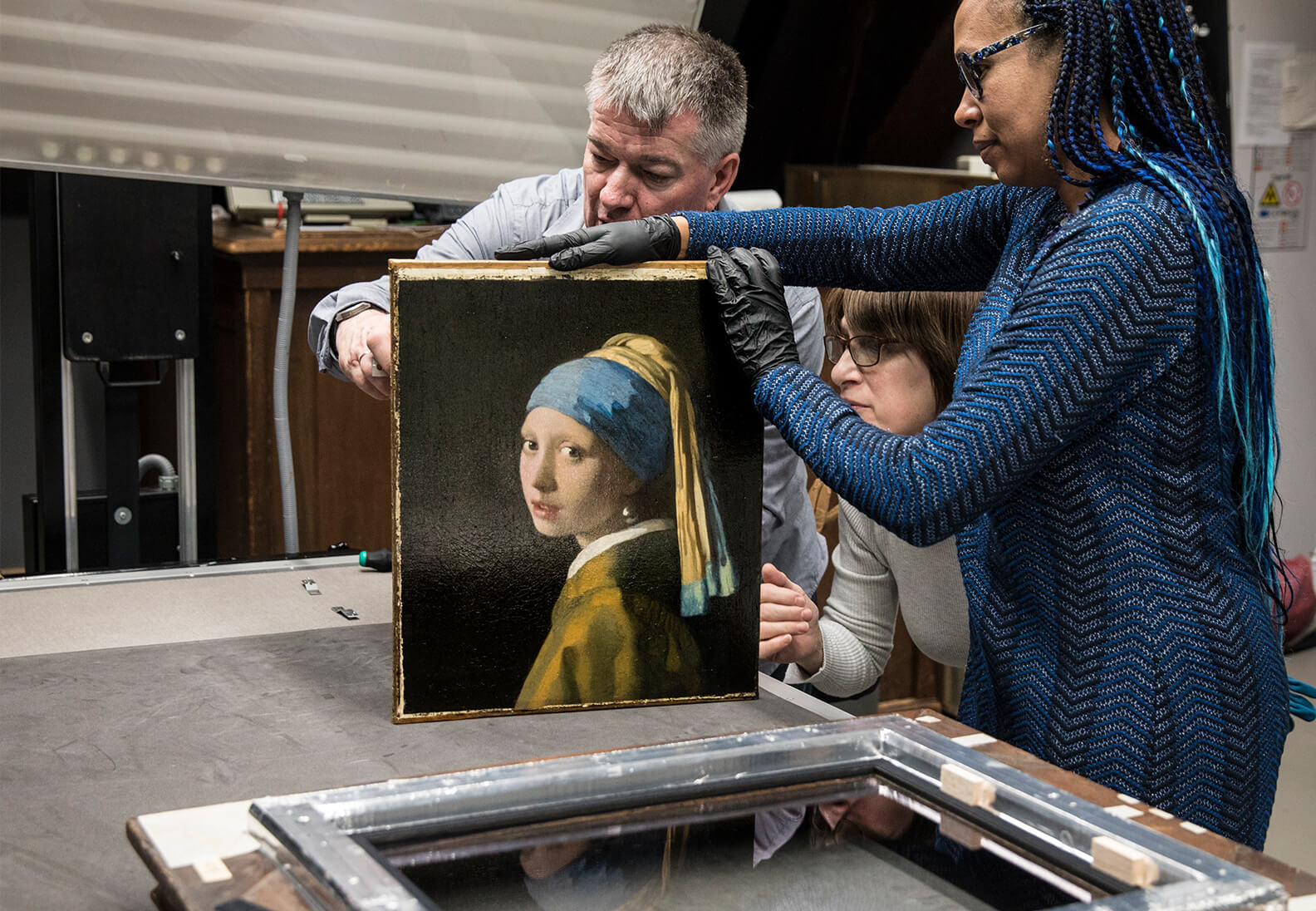Mauritshuis girl with hotsell a pearl earring