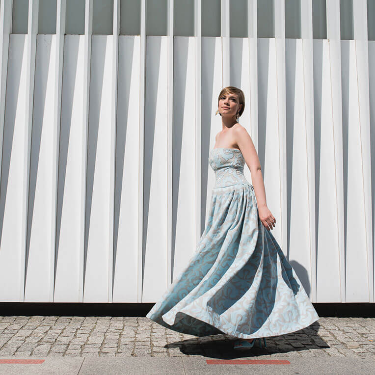 25/1 Hellblaues Ballkleid