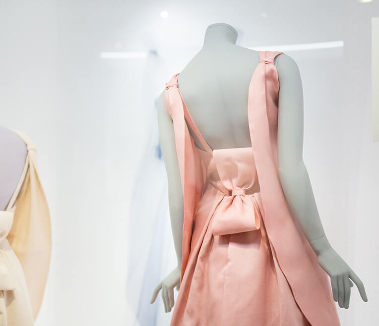 Balenciaga: Shaping Fashion – exhibition at the V&A