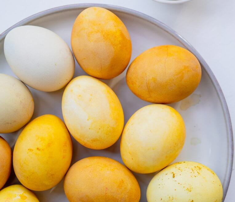Ostereier färben: Natürlich gefärbte Eier mit Kurkuma